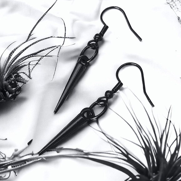5 For $25💫Punk Black Spike Cone Dangles Earrings - Picture 1 of 4